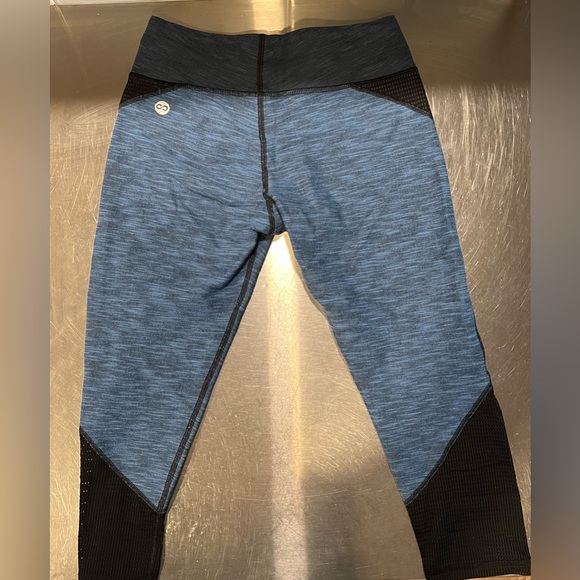 Chi Chi Active Wear Crop Yoga Pants women’s large (fit like medium) - Picture 4 of 8